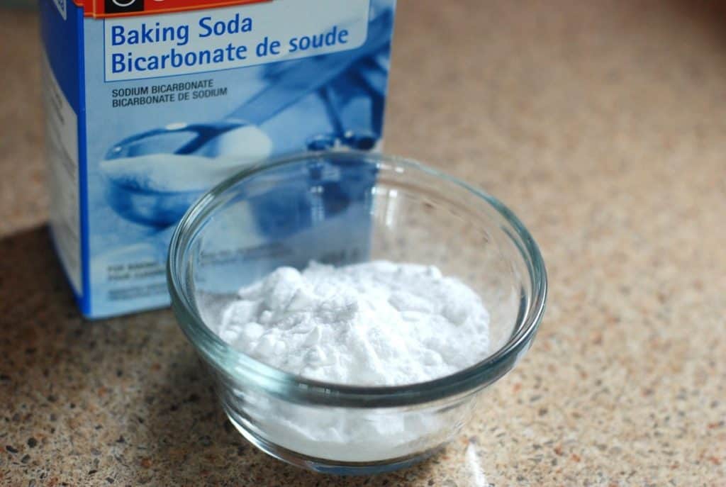 what does vinegar and baking soda do to your hair