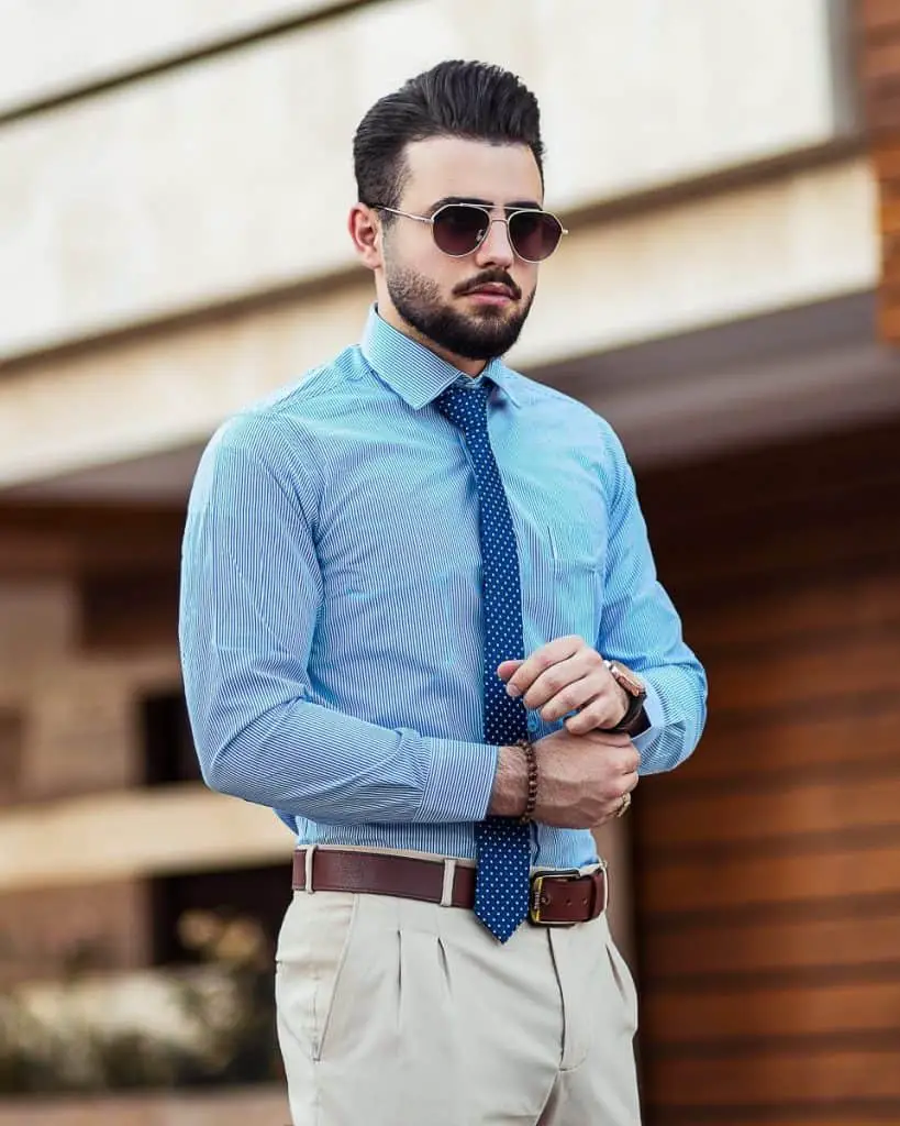 Do You Have to Tuck in Your Shirt for Business Casual - Groenerekenkamer